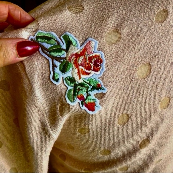 Karl Lagerfeld Blush Pink Short Sleeve Top w/ 💐 embroidered on back - Picture 3 of 9